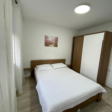 Nessi Apartment Pristina Exterior photo