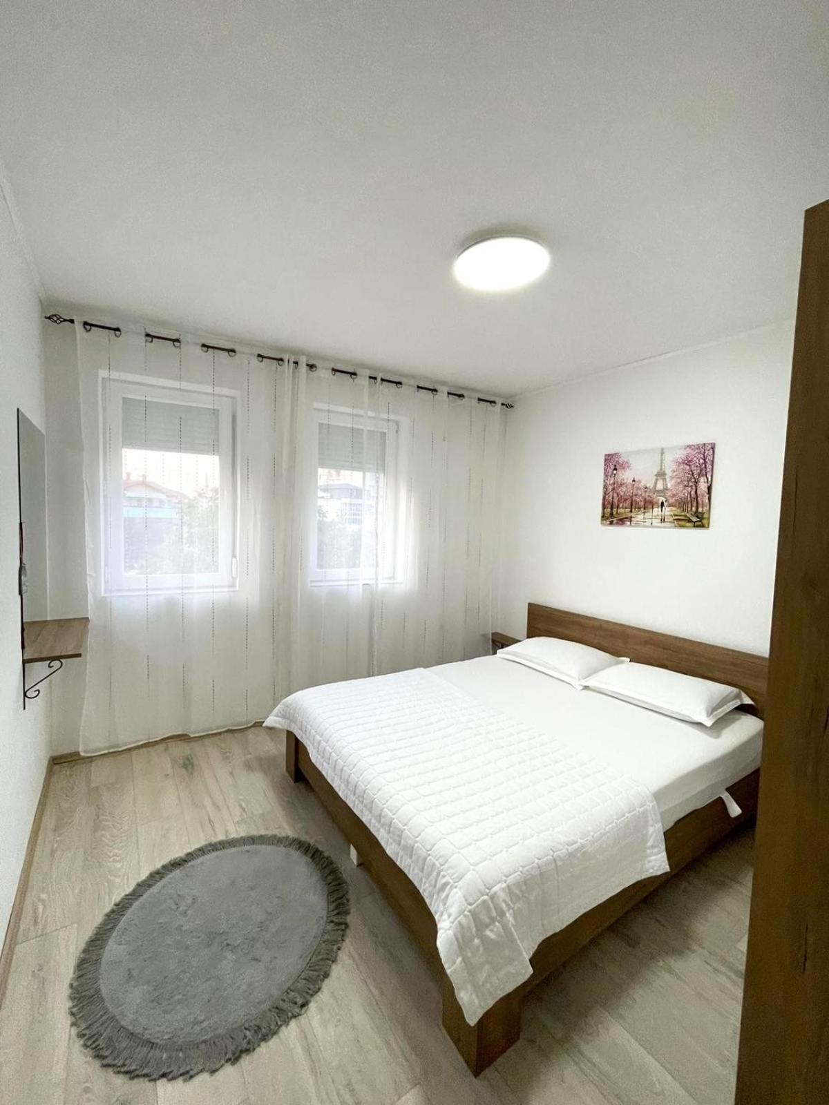 Nessi Apartment Pristina Exterior photo
